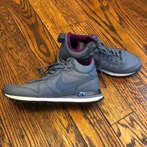 Nike Internationalist Mid Womens Trainers